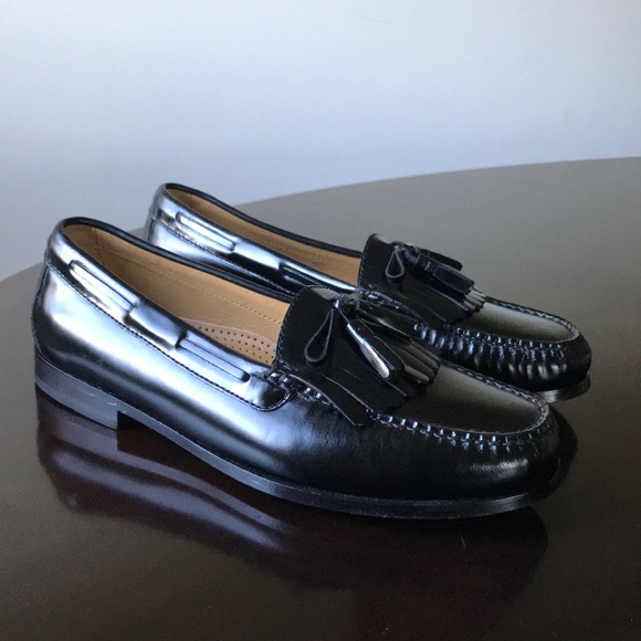 Cole Haan Black bib & tassel size 10EEE Loafers
